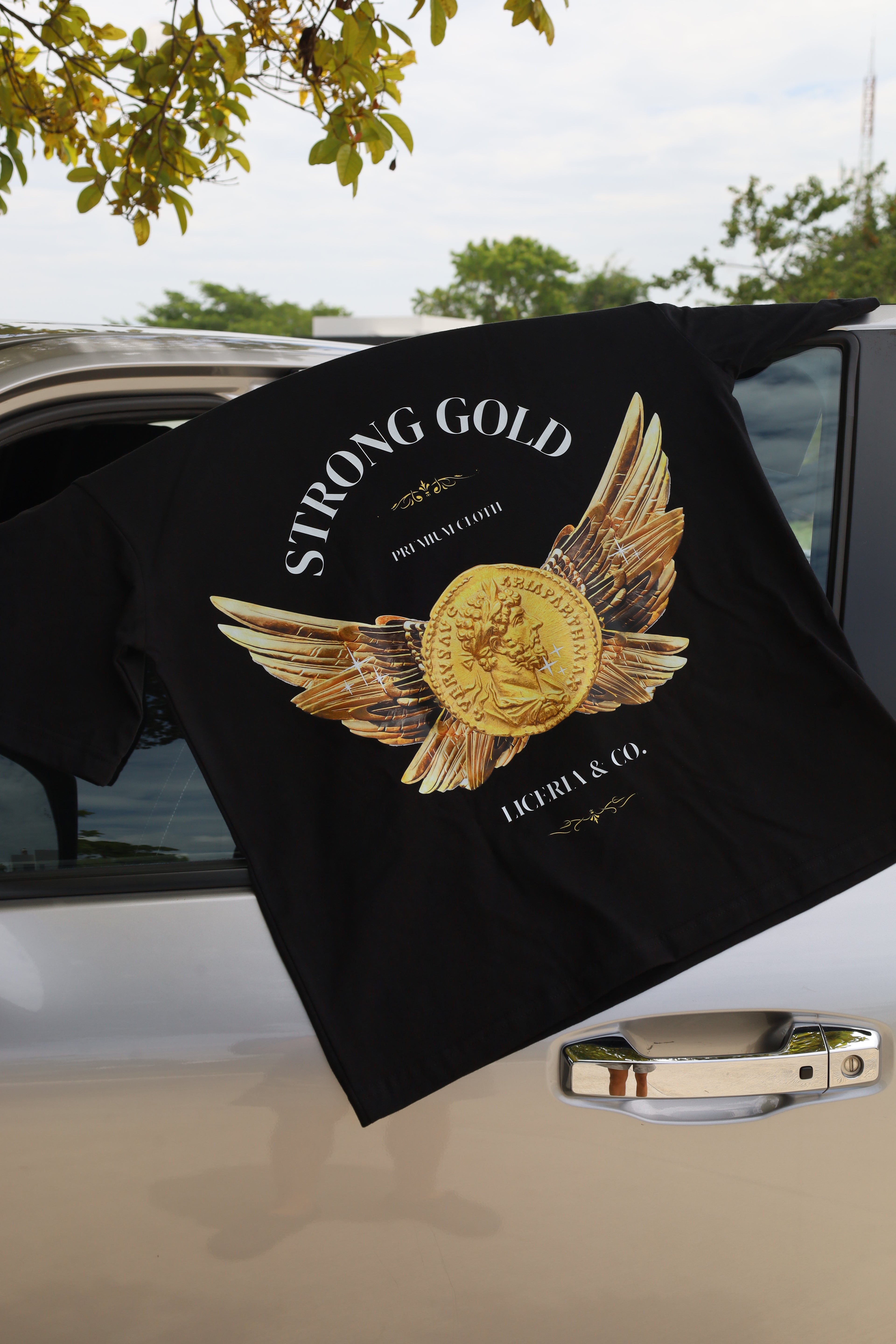 Camiseta Oversize "Strong Gold"